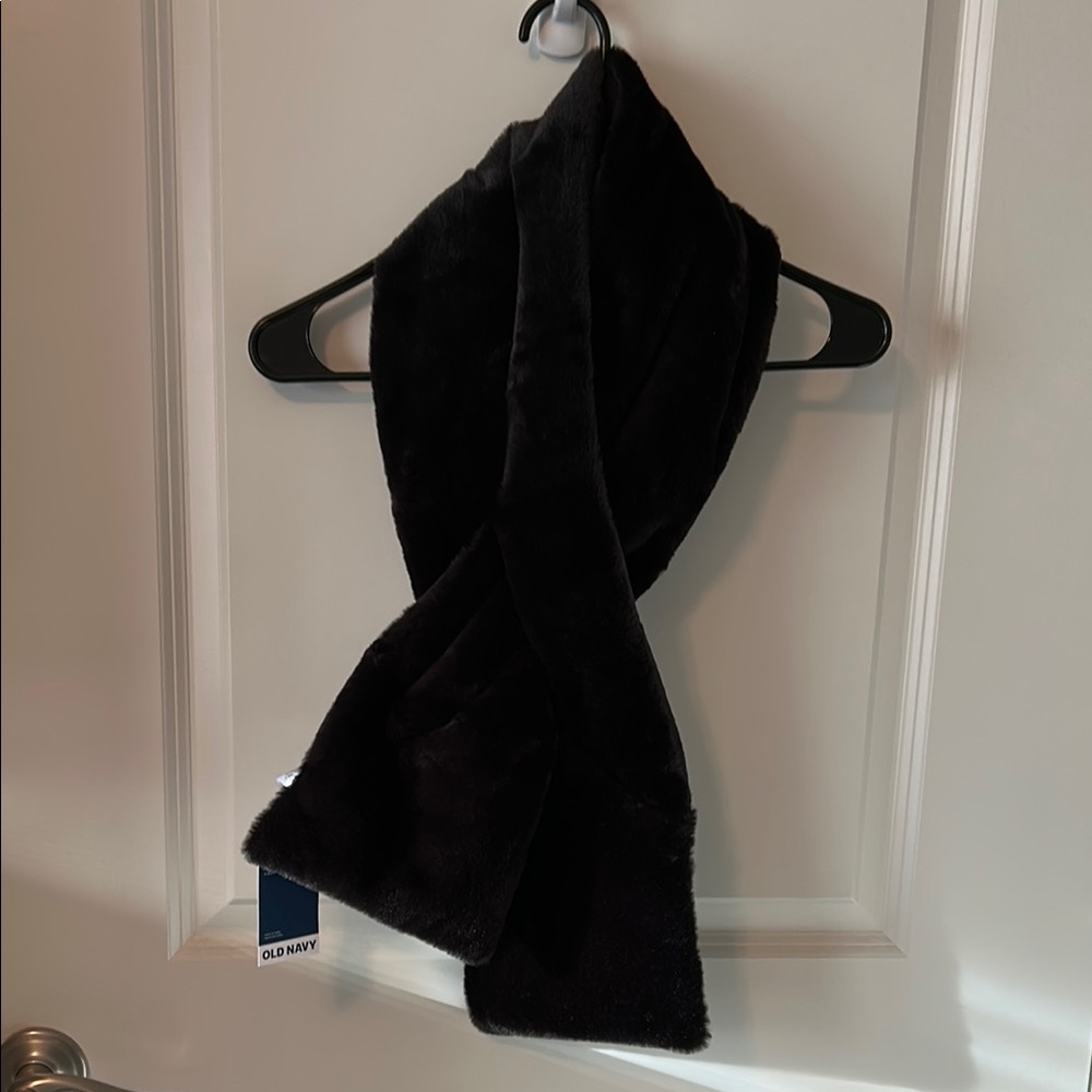 Old Navy Black Faux Fur Scarf.